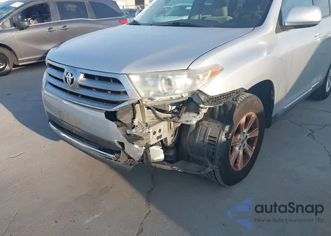 2011 Toyota Highlander Base V6 z USA, uszkodzony, nr VIN 5TDZK3EH6BS042805